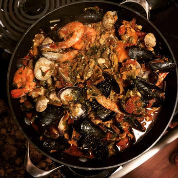 STEAMED SHELLFISH SOFRITO